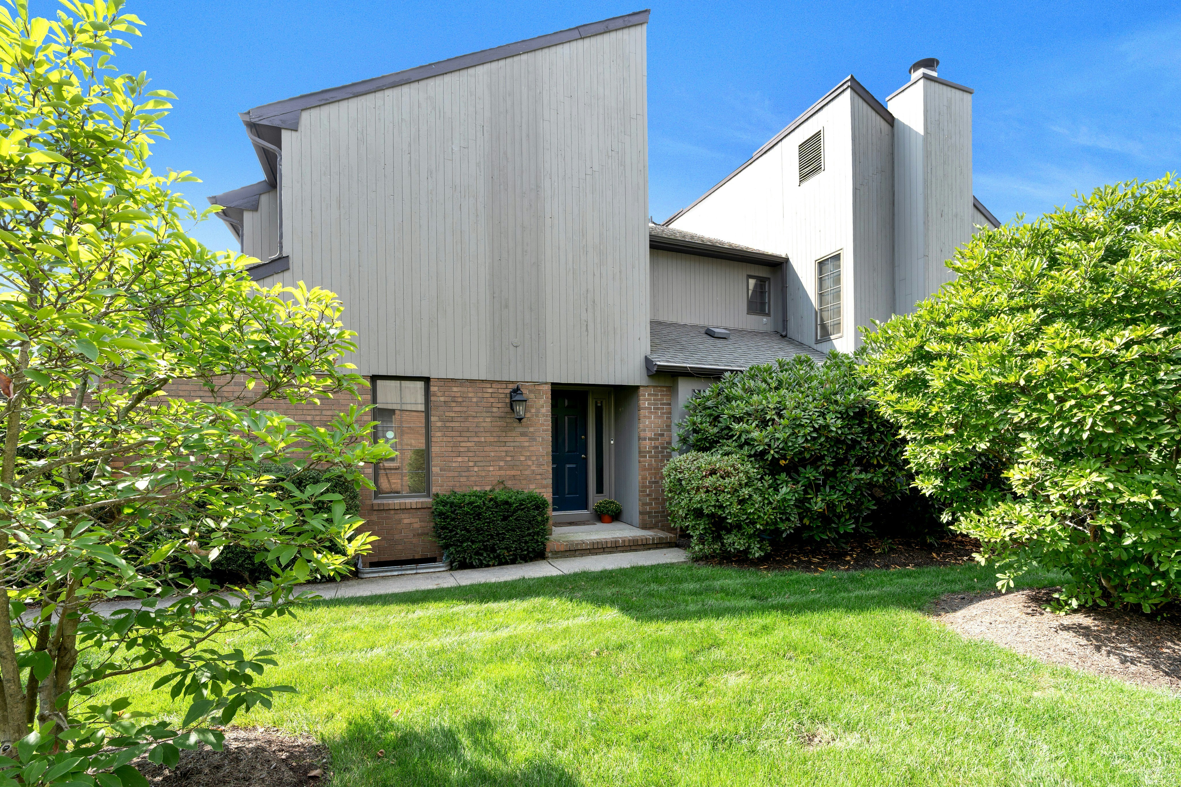 10 Shelley Place 
