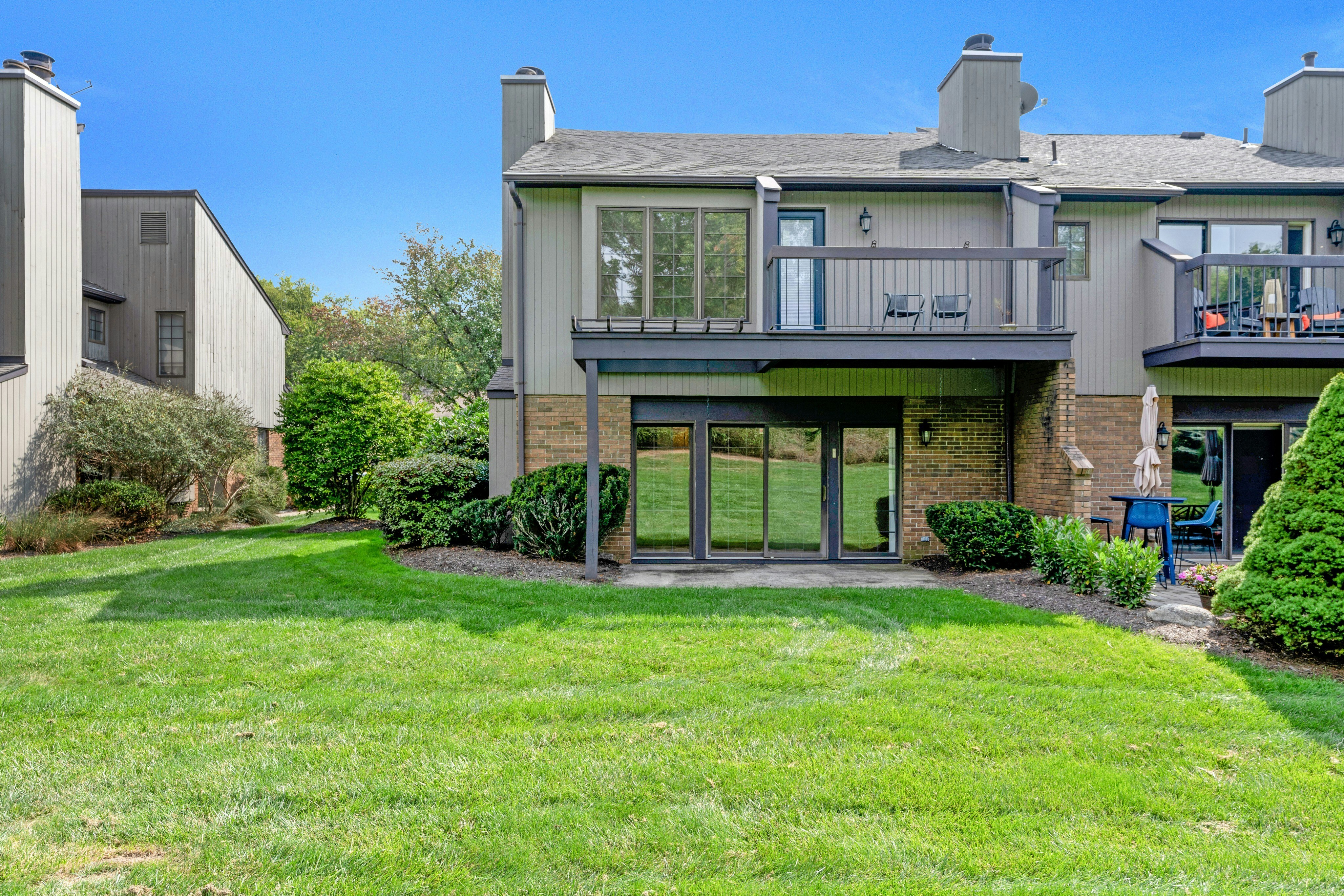 10 Shelley Place 