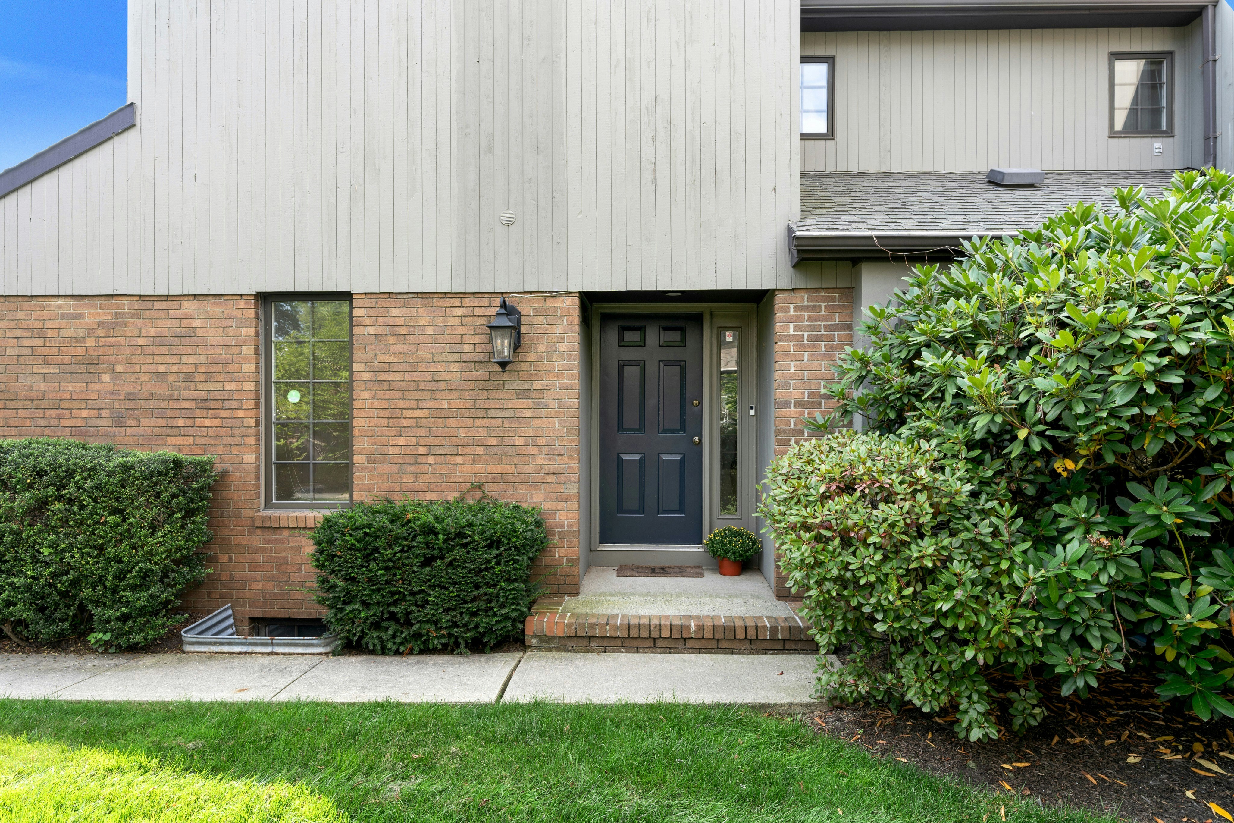 10 Shelley Place 