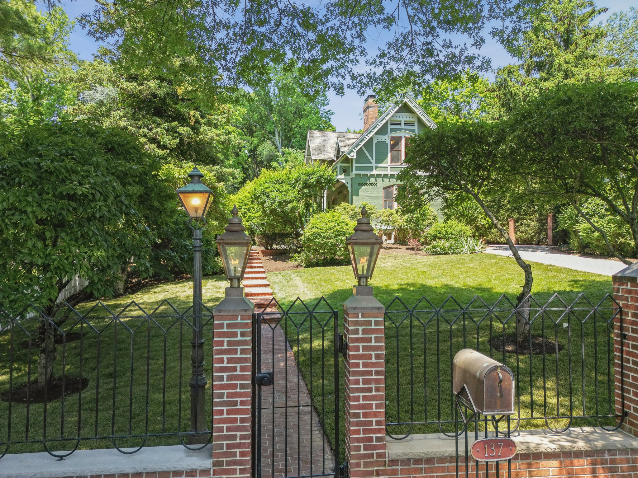 137 Hobart Avenue 
