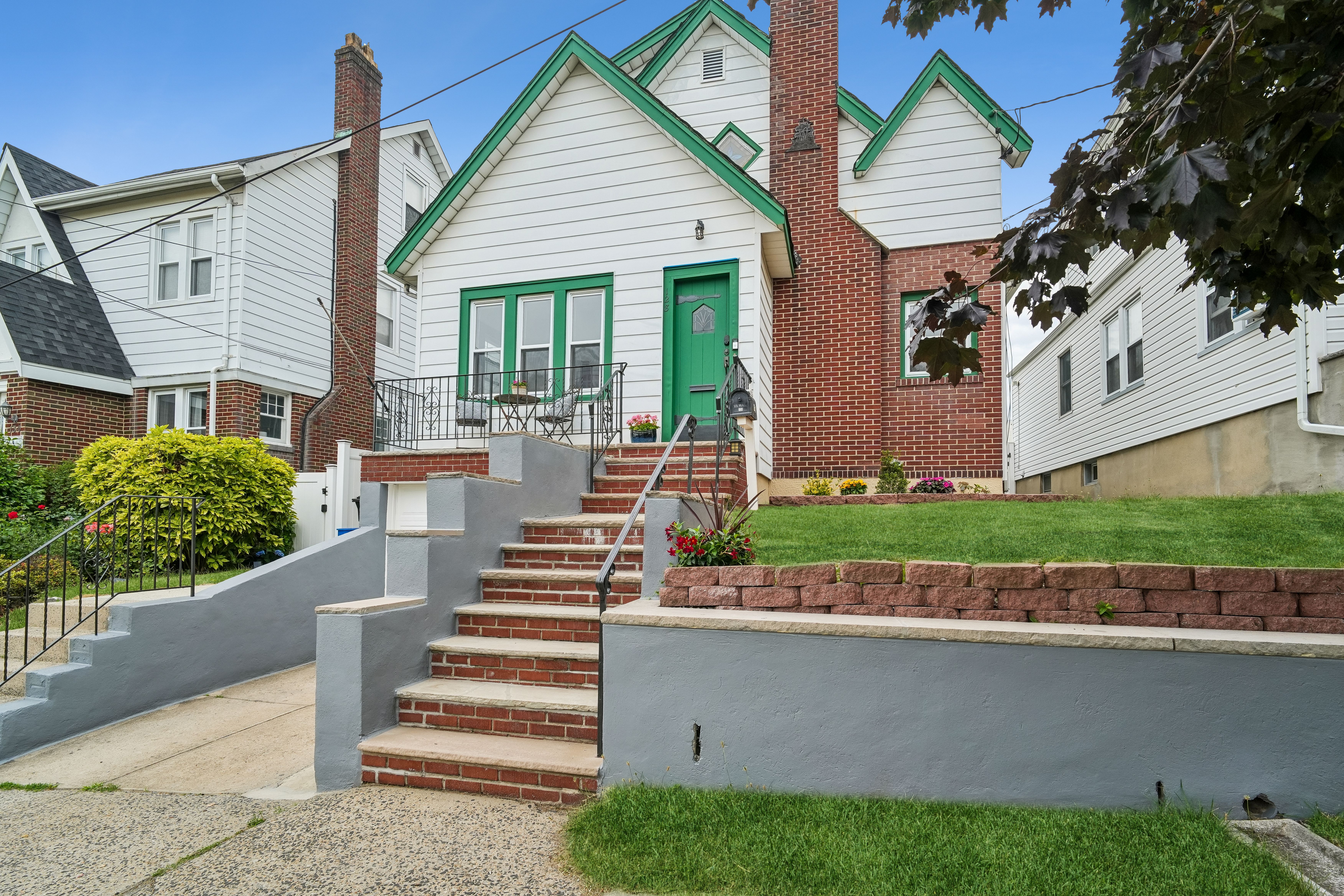 128 Stevens Place 