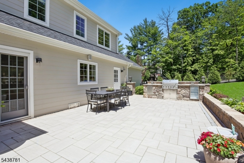 60 Nottingham Dr