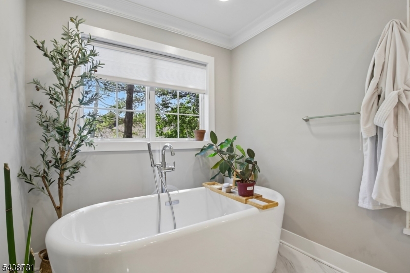 60 Nottingham Dr