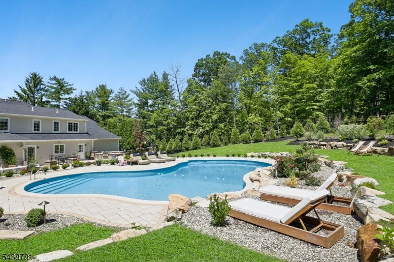 60 Nottingham Dr