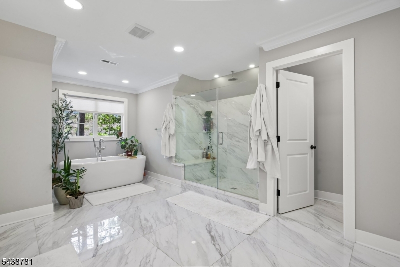 60 Nottingham Dr