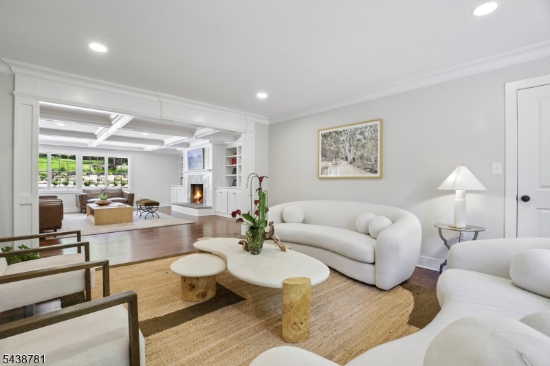 60 Nottingham Dr
