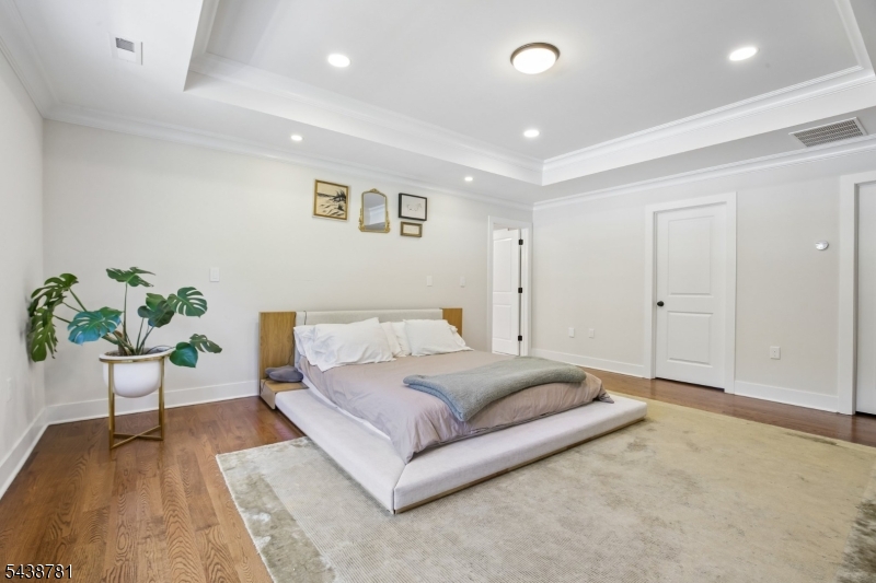60 Nottingham Dr