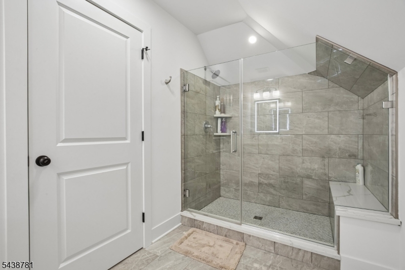 60 Nottingham Dr