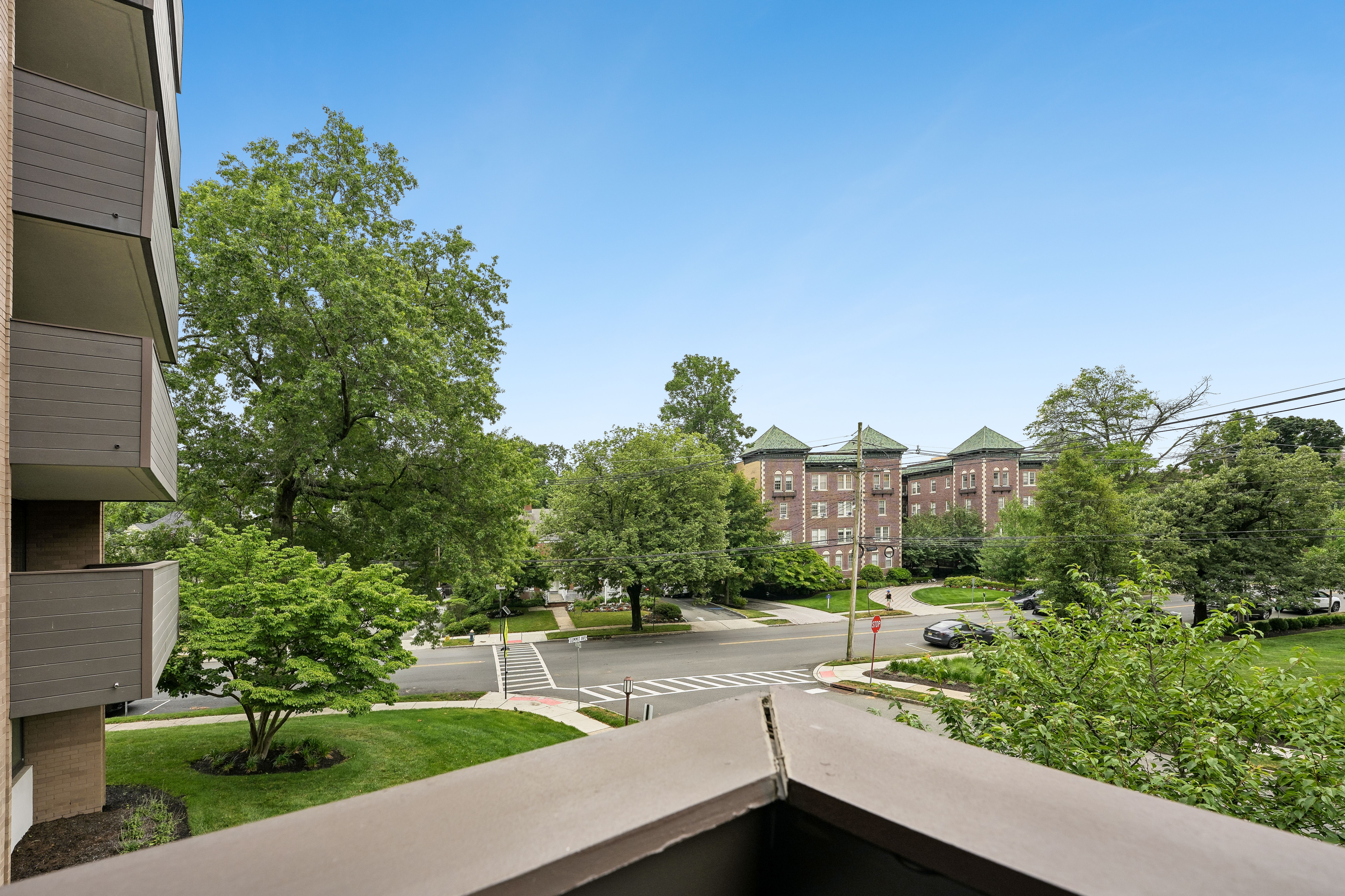 1 Euclid Avenue, #2E 