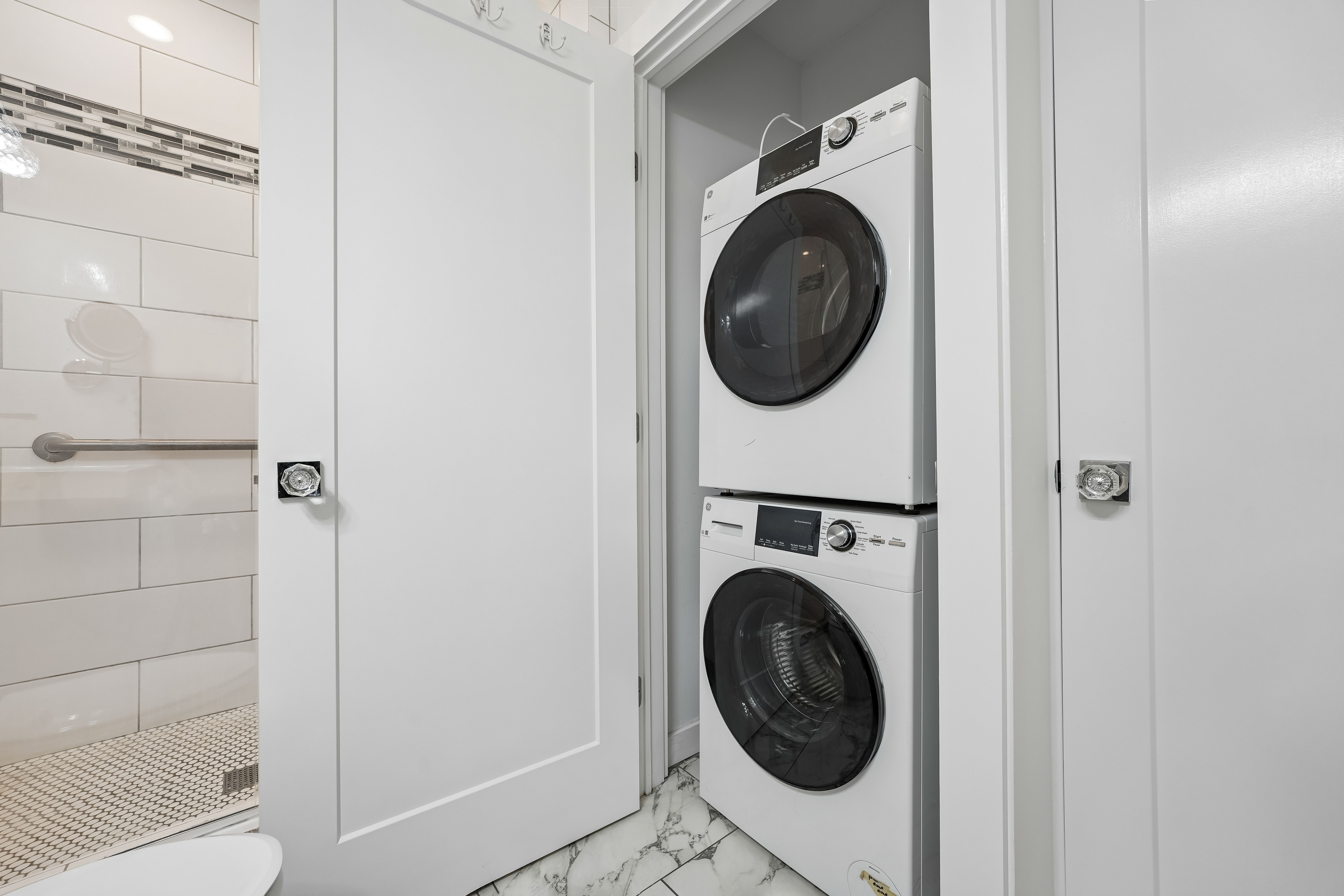 1 Euclid Avenue, #2E 