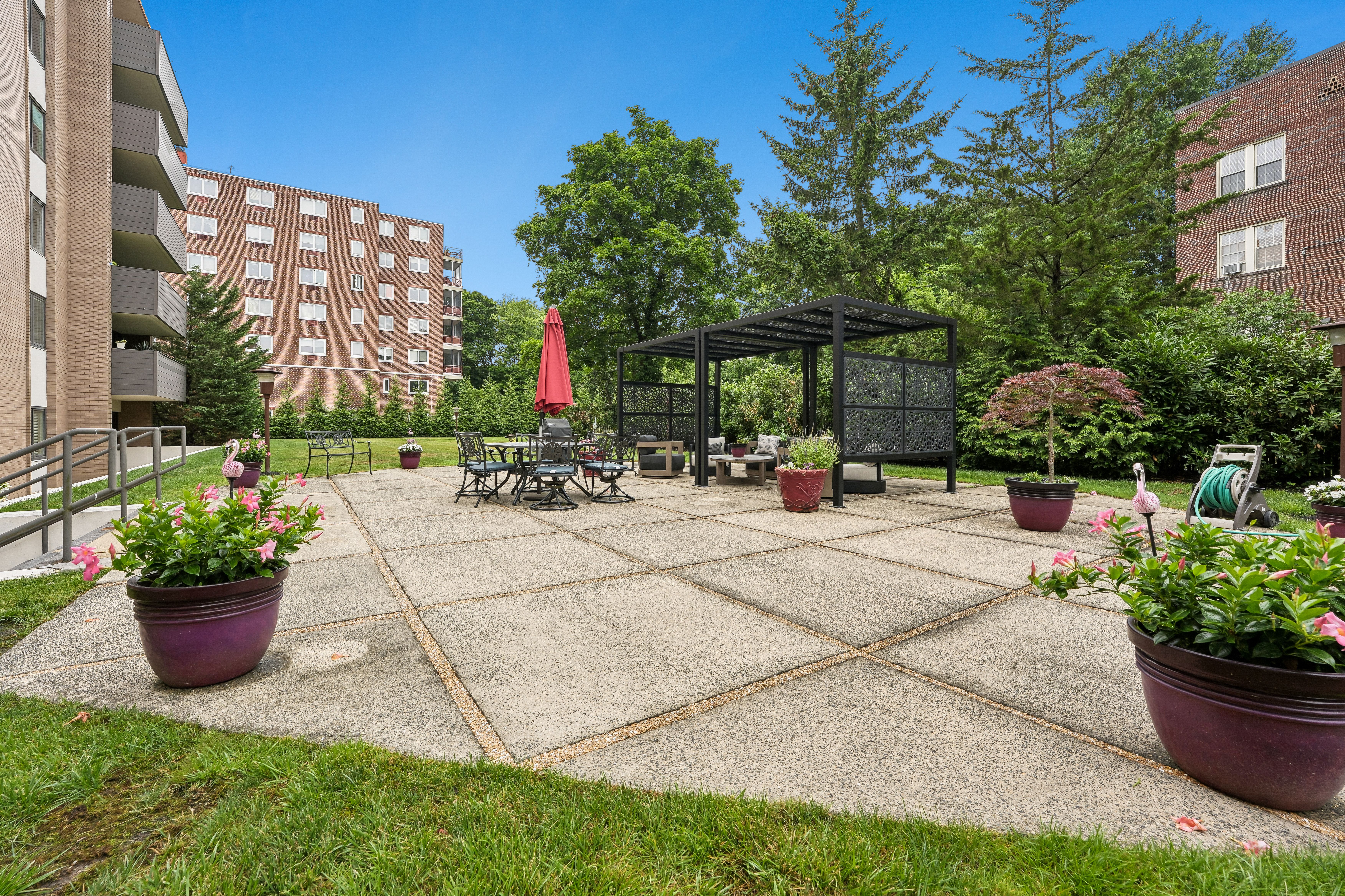 1 Euclid Avenue, #2E 