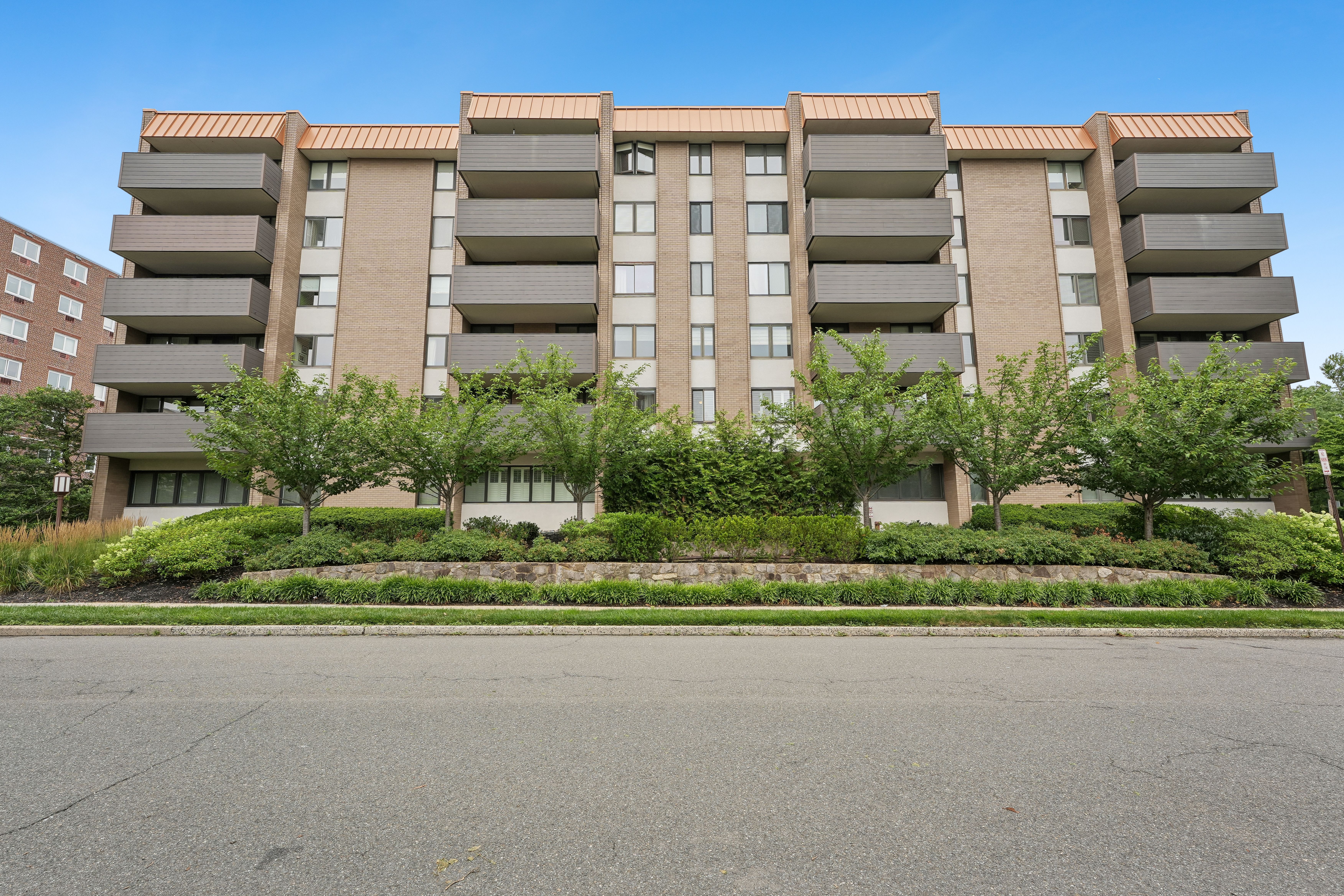 1 Euclid Avenue, #2E 