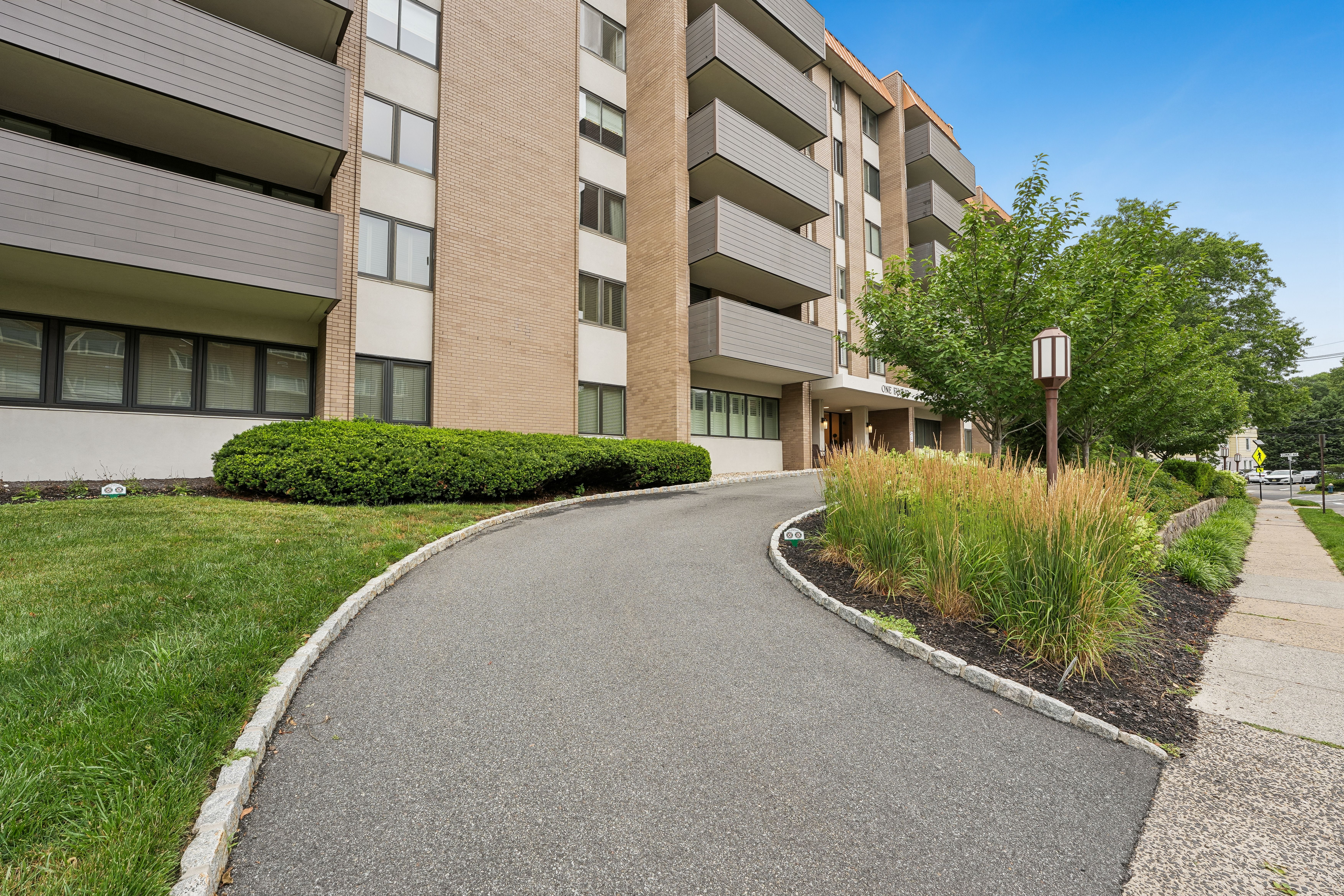 1 Euclid Avenue, #2E 