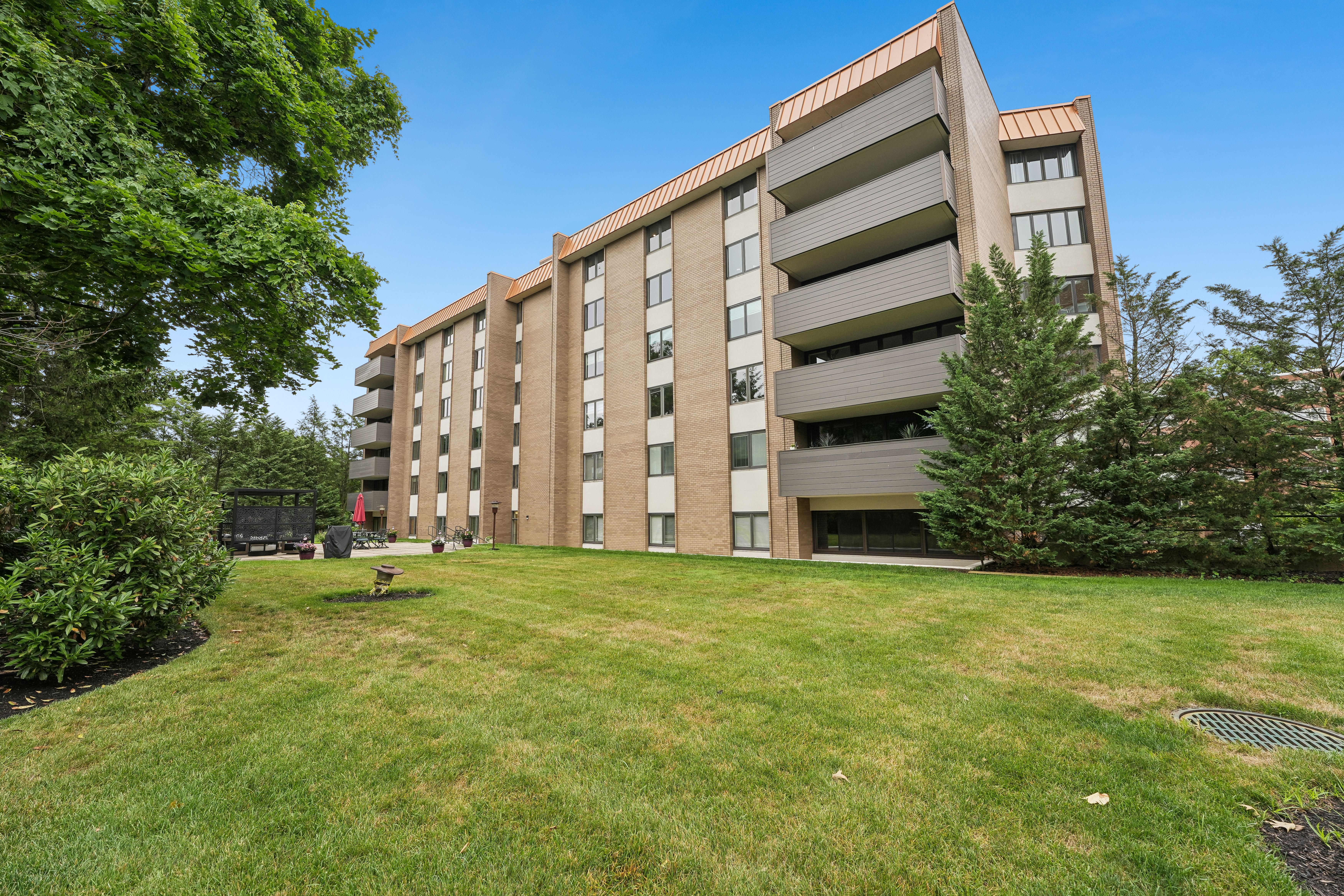 1 Euclid Avenue, #2E 