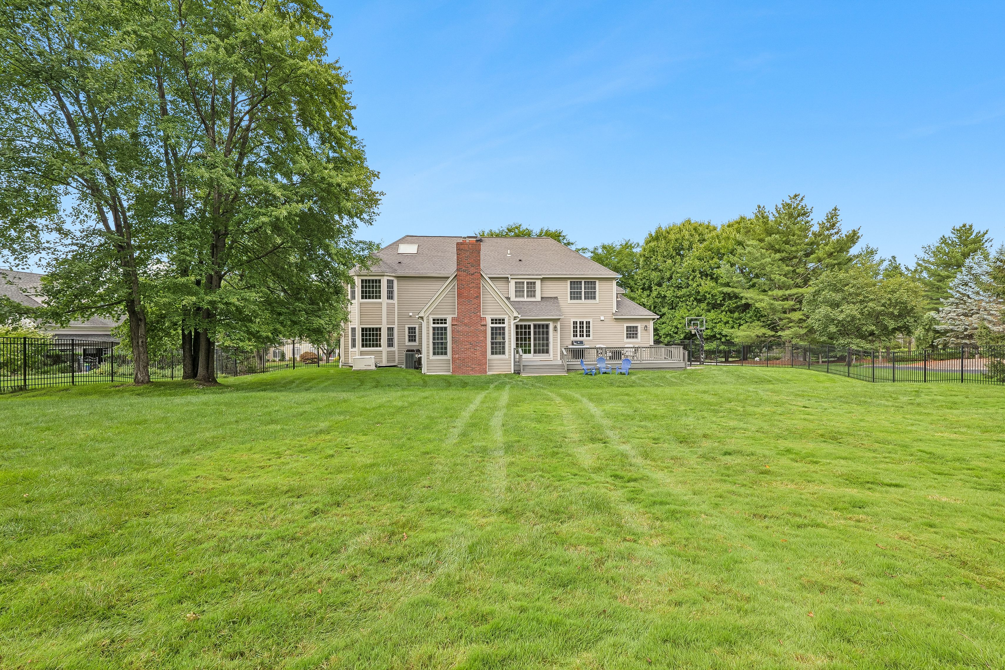 4 Hawkes Court 