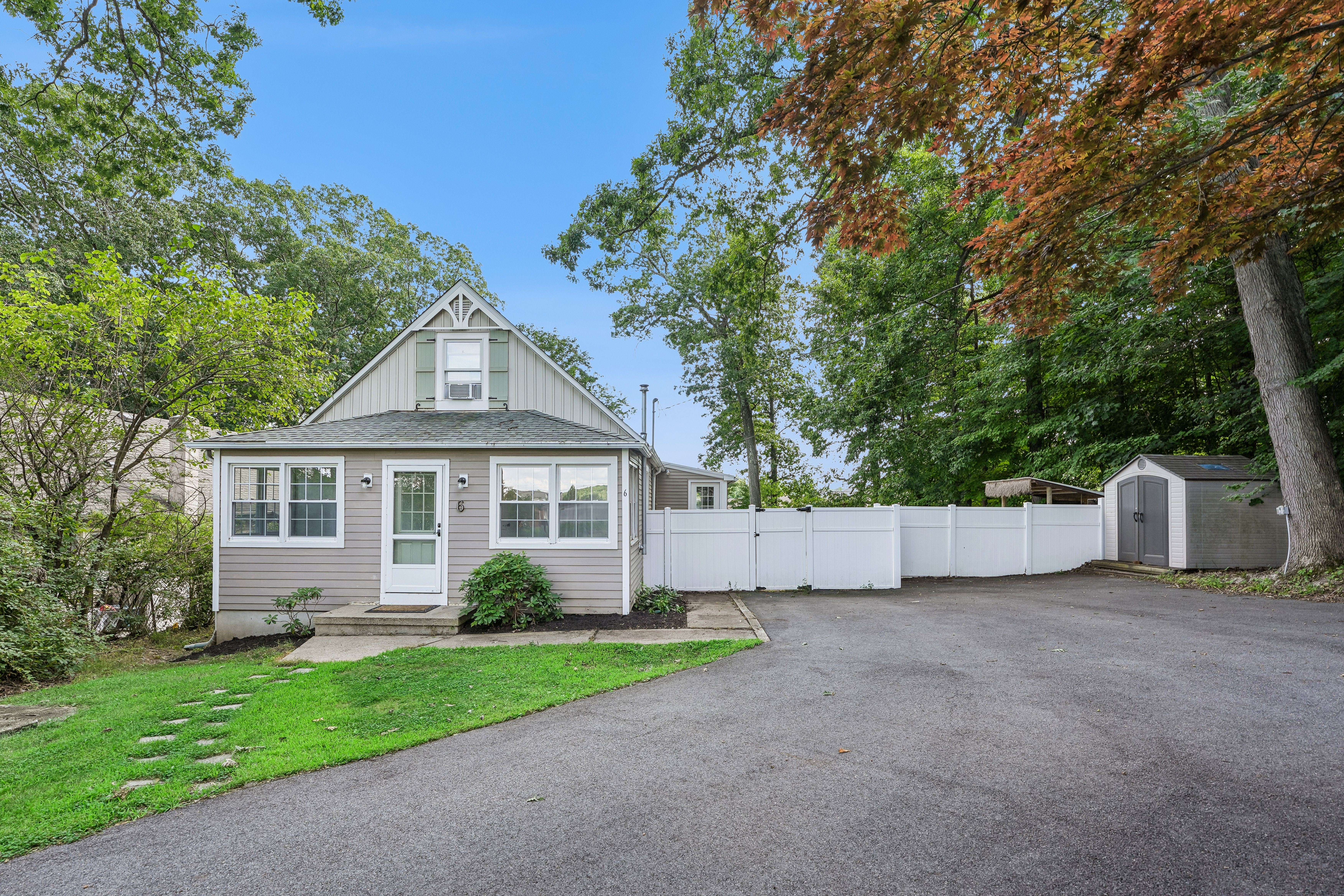 6 Woodlawn Terrace 