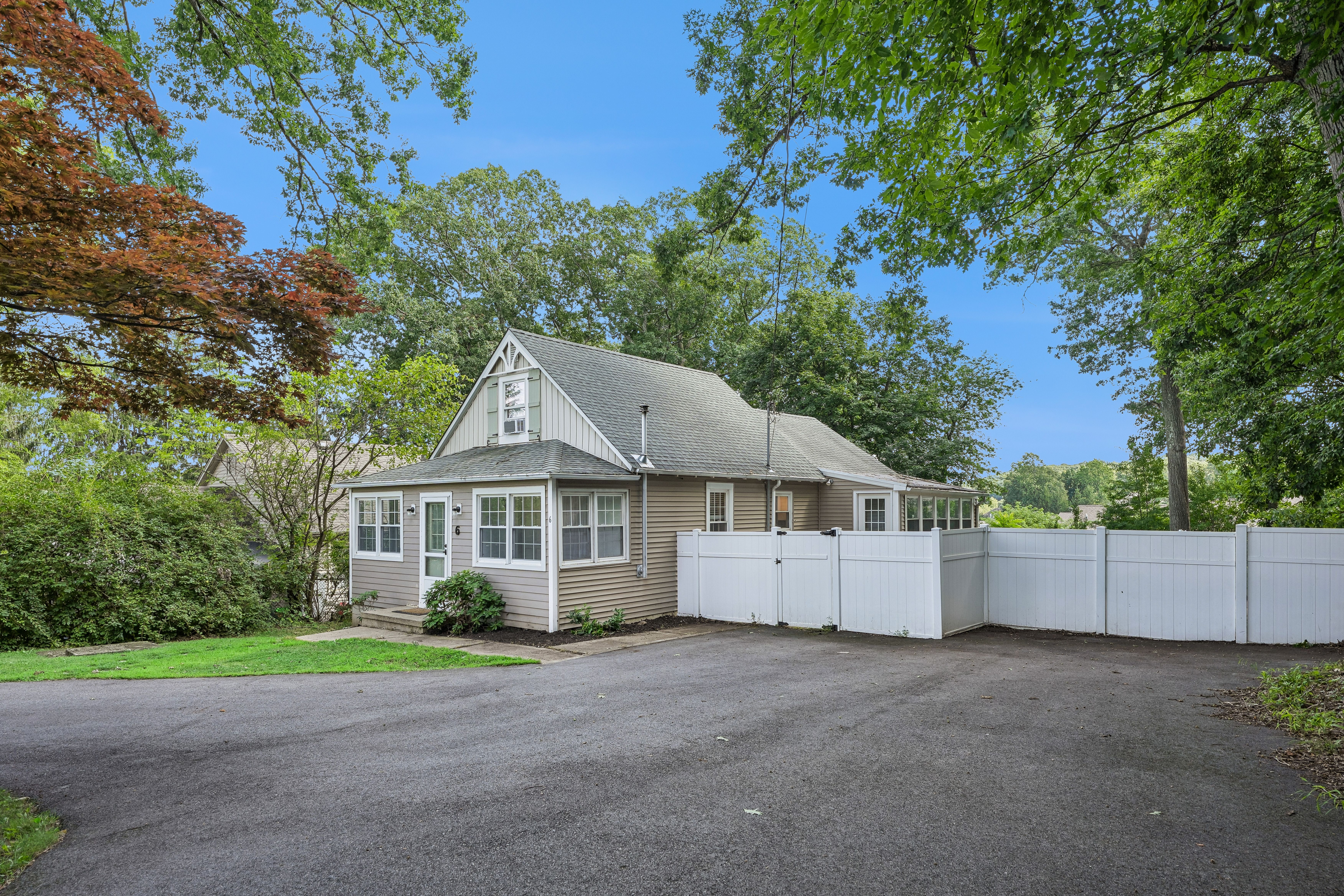 6 Woodlawn Terrace 