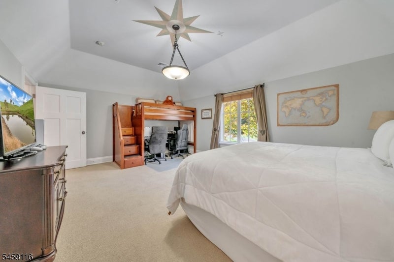 211 Mountainview Estate