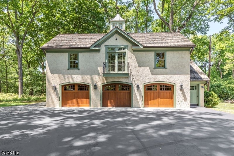 211 Mountainview Estate