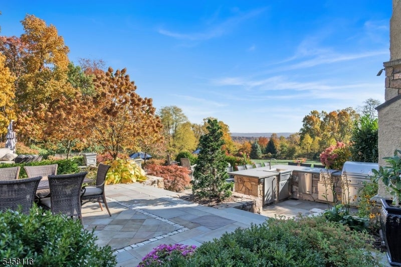 211 Mountainview Estate