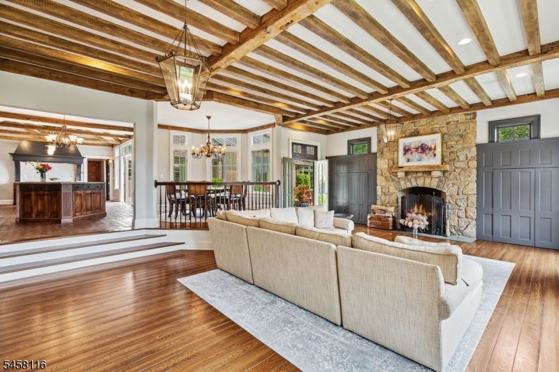 211 Mountainview Estate