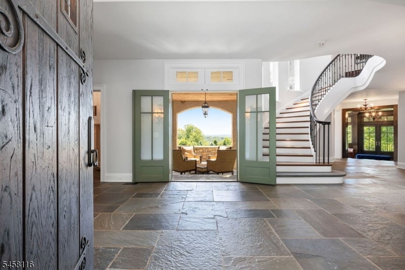 211 Mountainview Estate