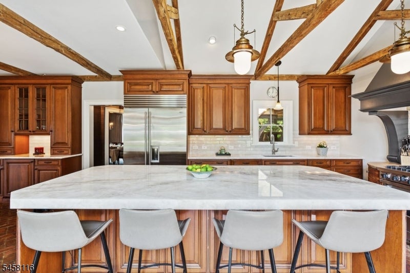 211 Mountainview Estate