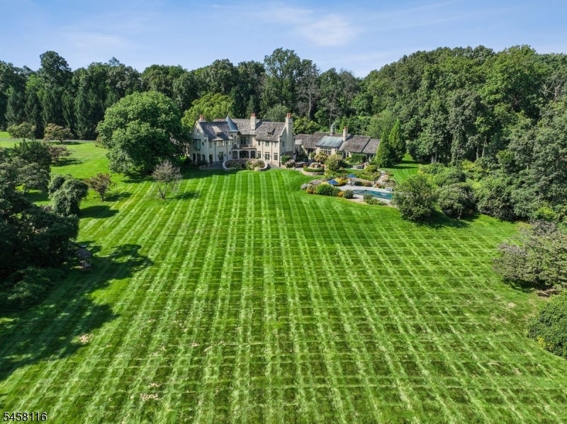 211 Mountainview Estate