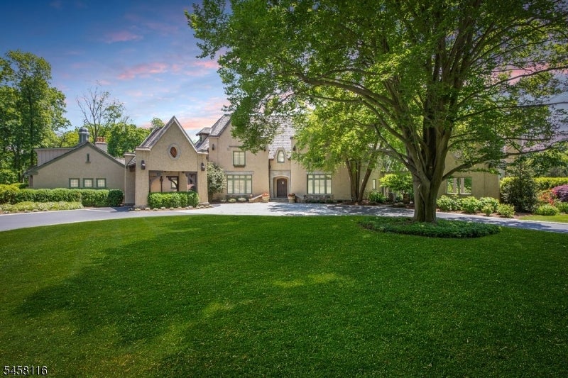 211 Mountainview Estate