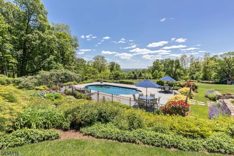 211 Mountainview Estate