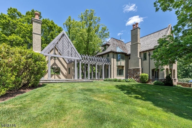 211 Mountainview Estate