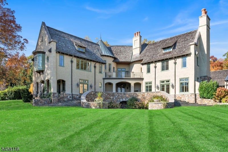 211 Mountainview Estate