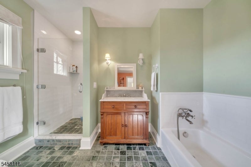 211 Mountainview Estate