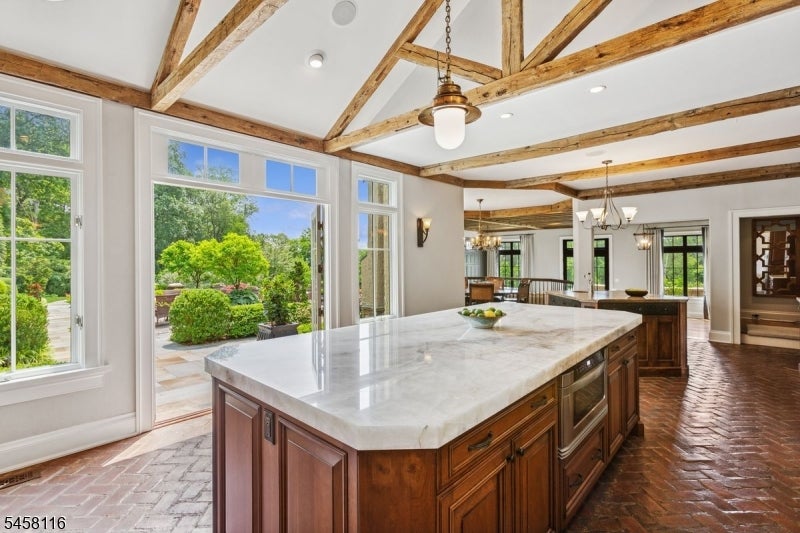 211 Mountainview Estate