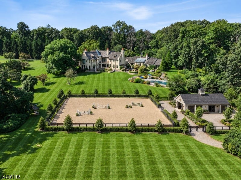 211 Mountainview Estate