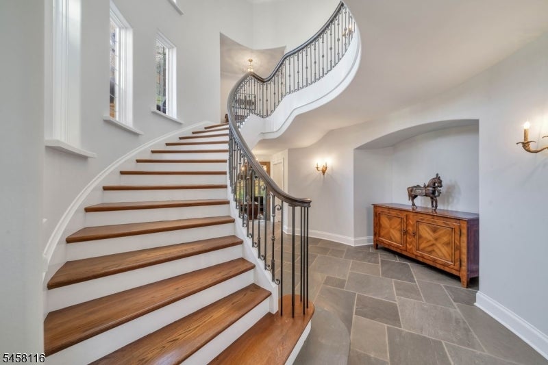 211 Mountainview Estate