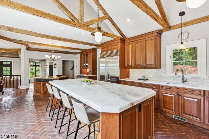 211 Mountainview Estate