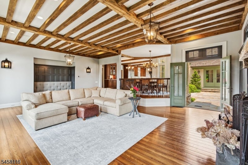 211 Mountainview Estate
