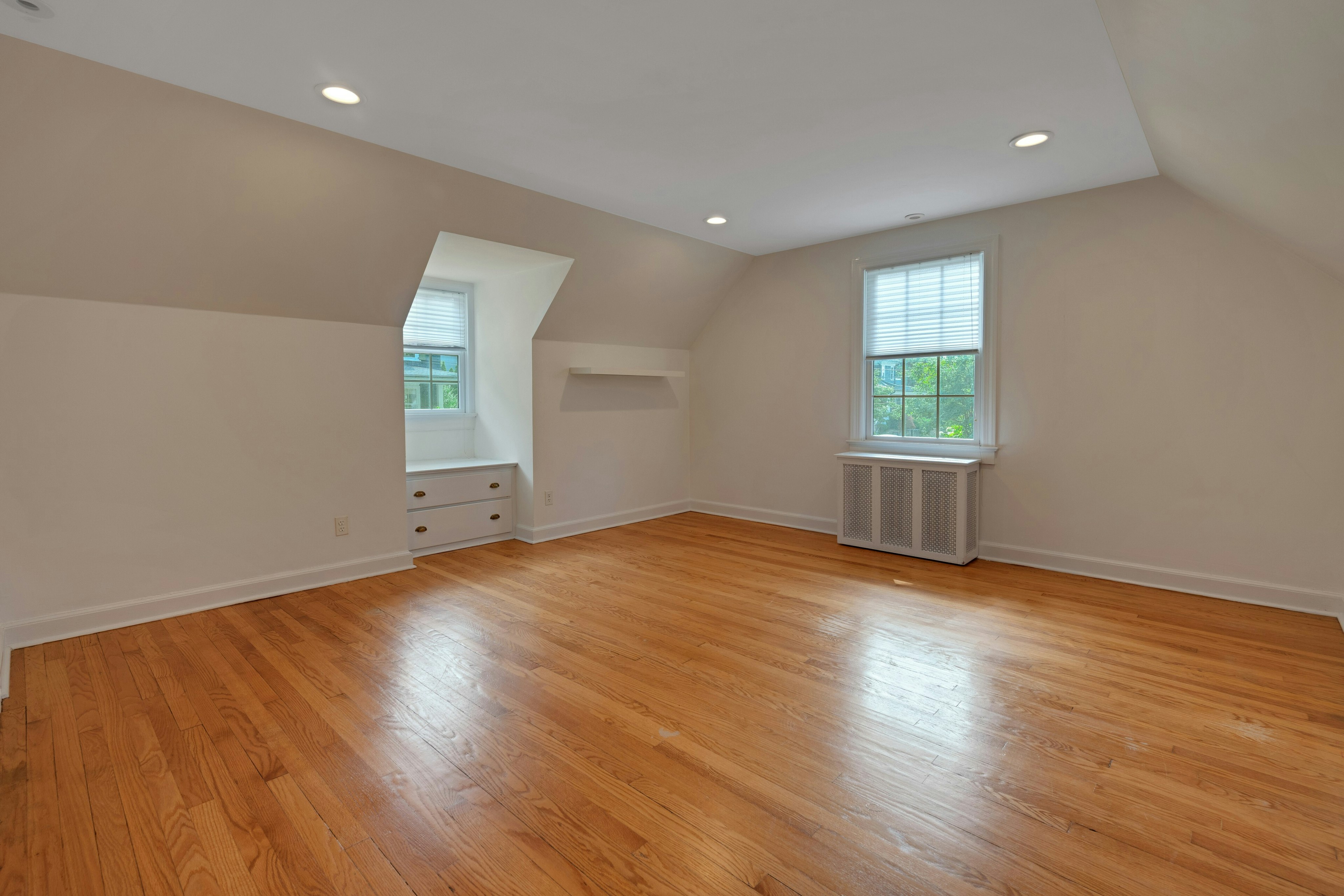 12 Hillside Avenue 