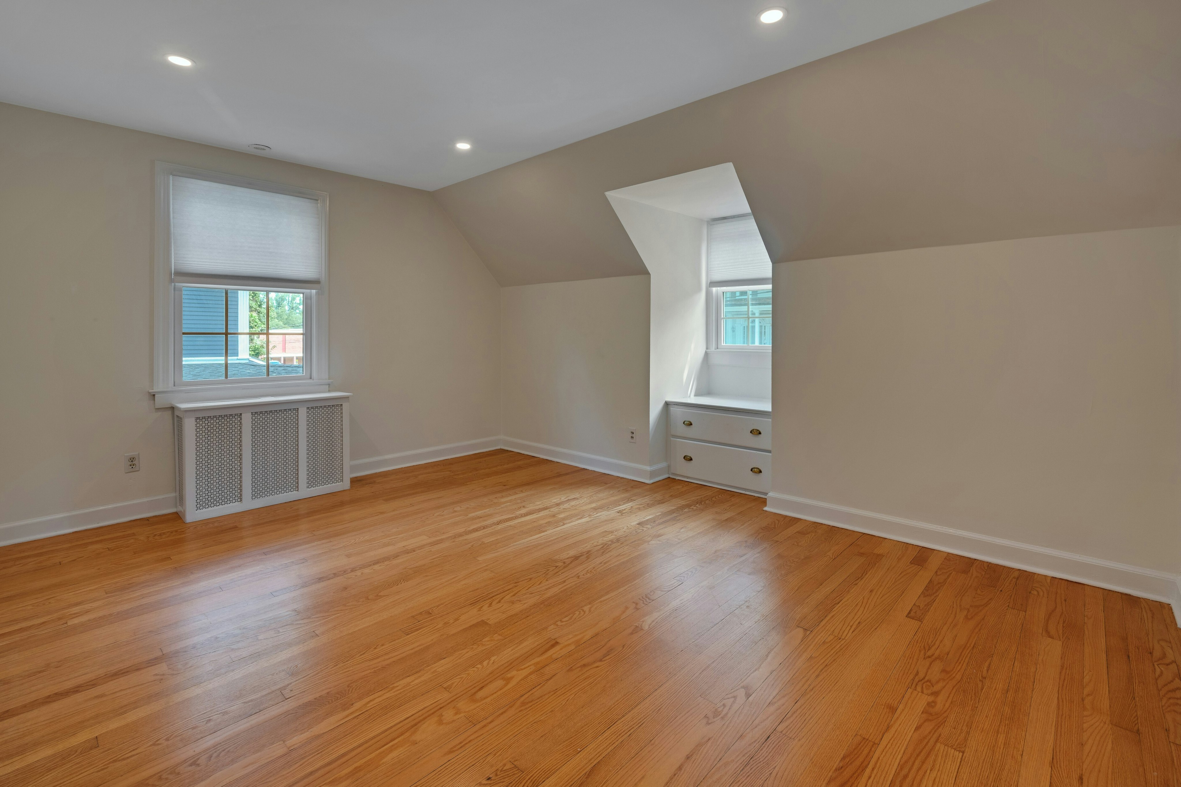 12 Hillside Avenue 