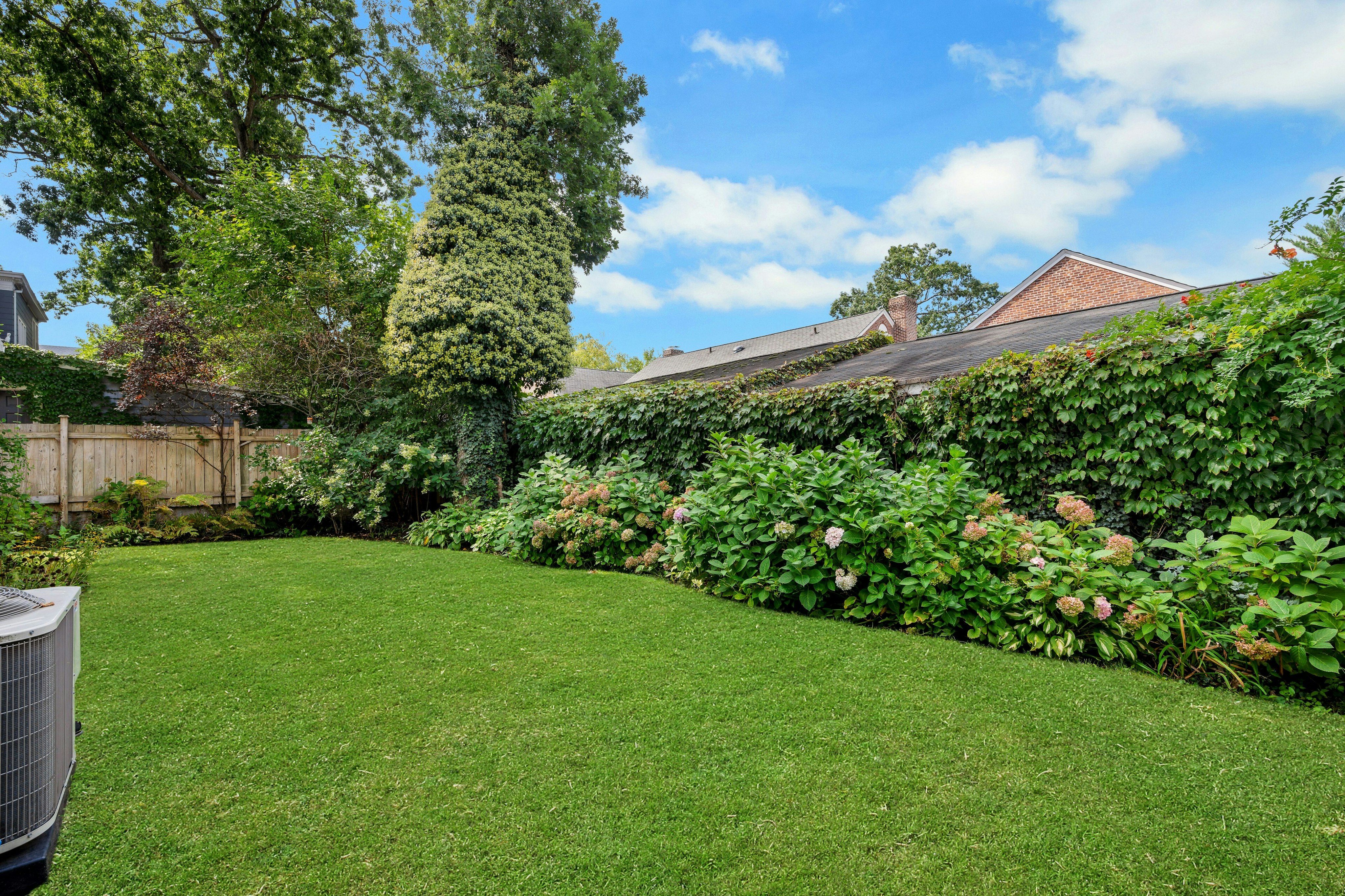 12 Hillside Avenue 