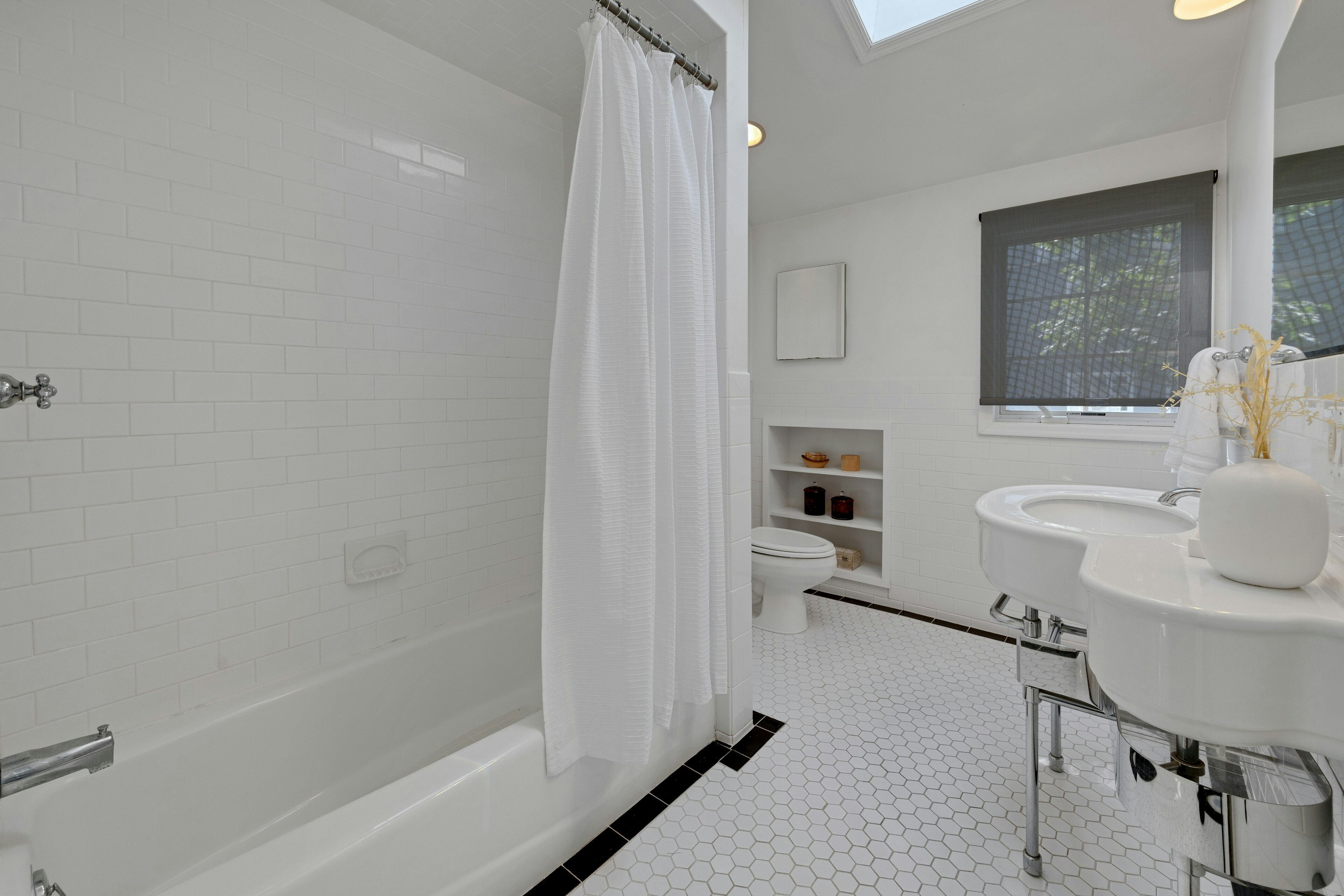 12 Hillside Avenue 