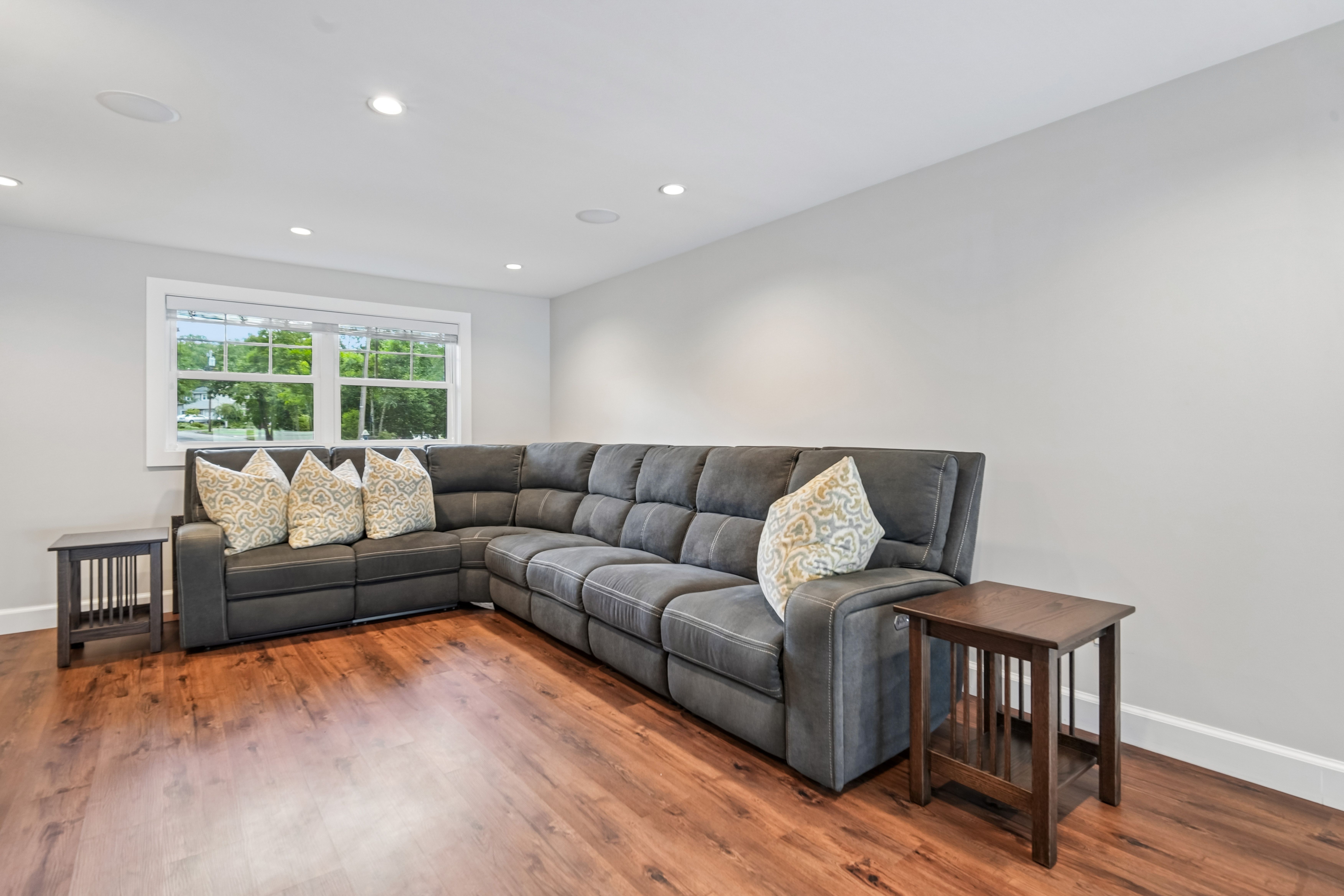 25 Ascot Way 