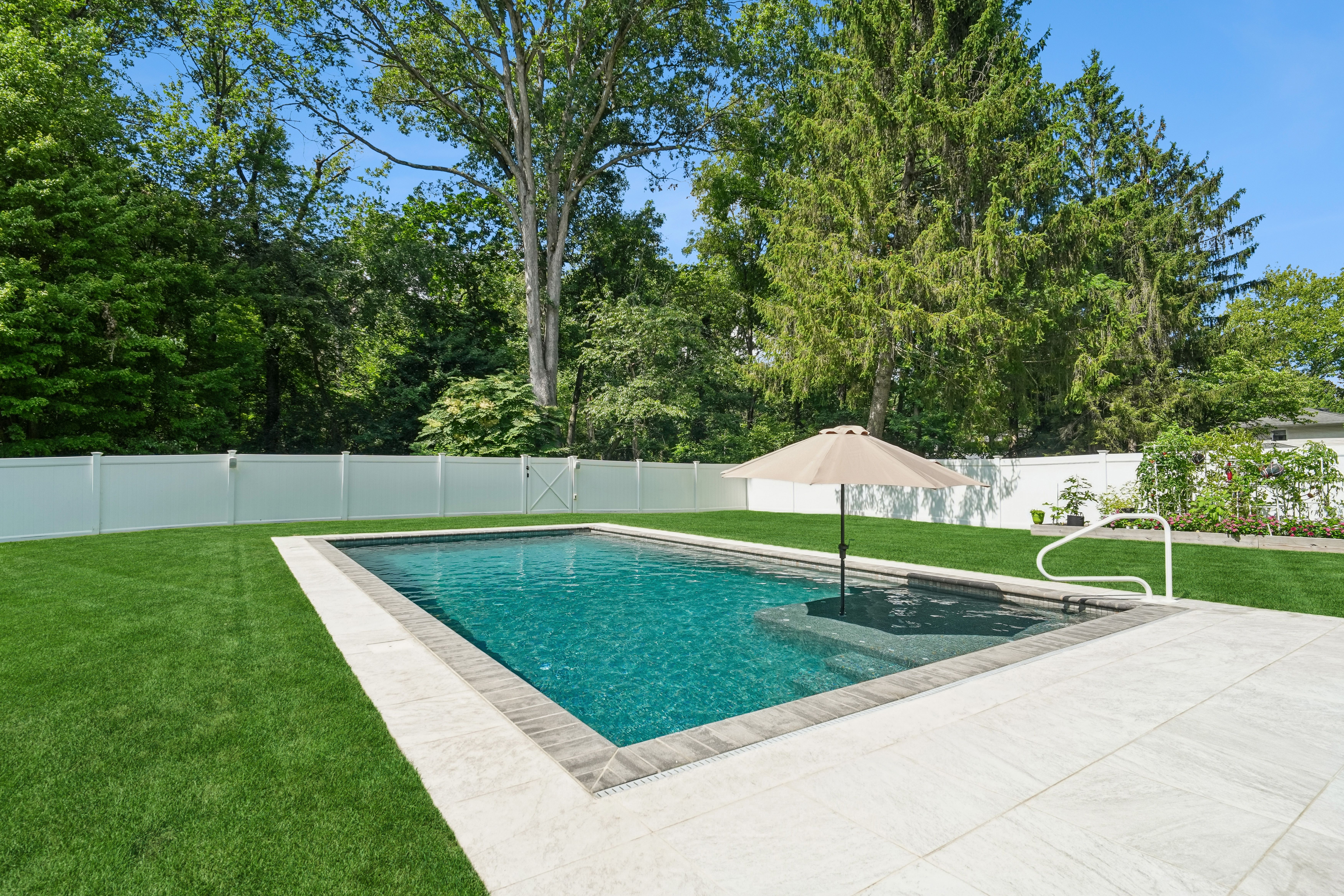 25 Ascot Way 