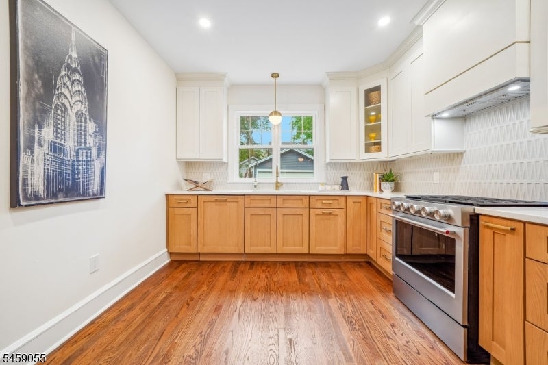 97 Oakview Ave