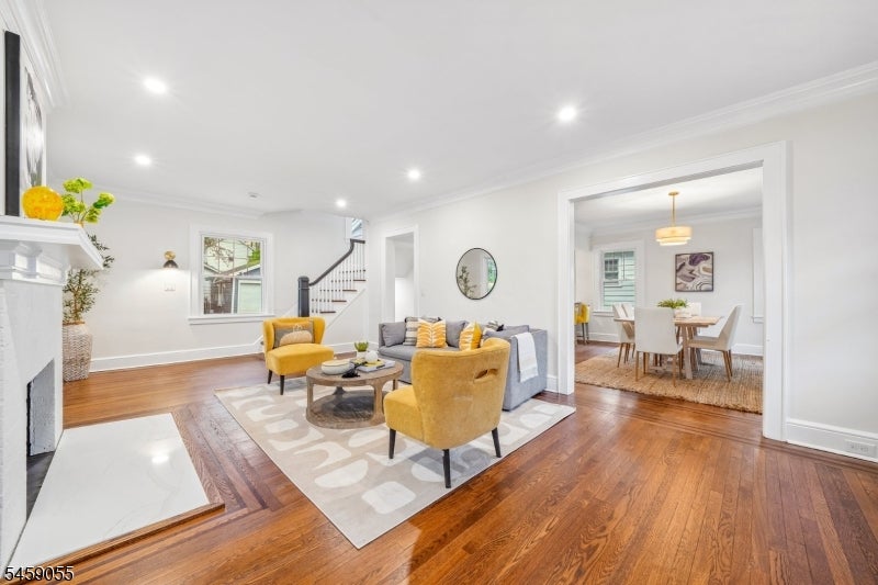 97 Oakview Ave