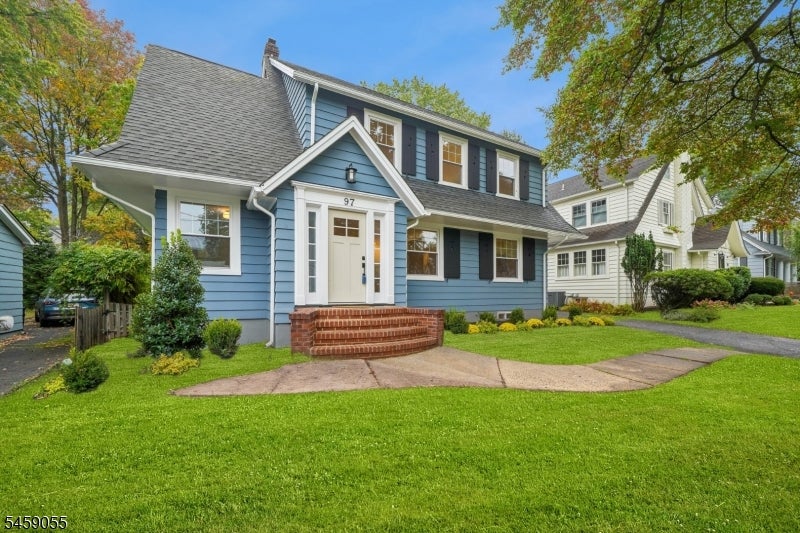 97 Oakview Ave