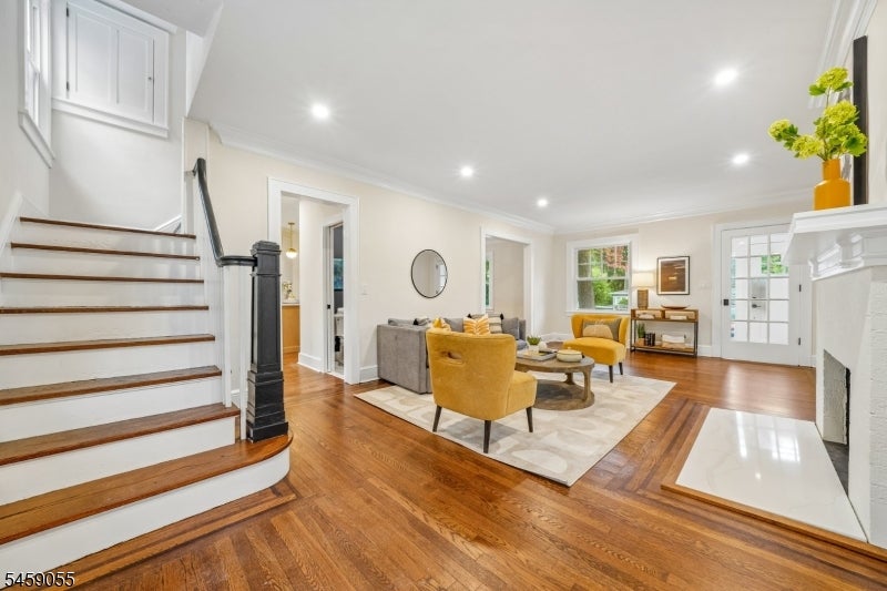 97 Oakview Ave