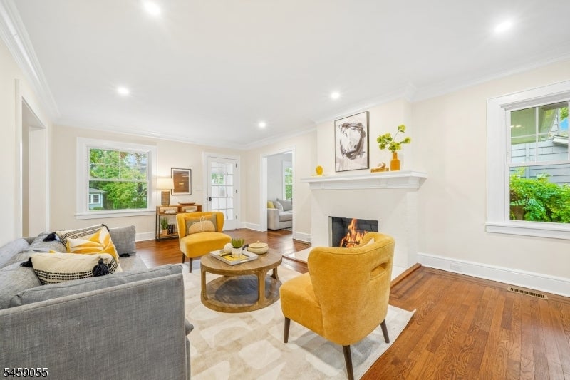 97 Oakview Ave