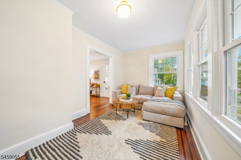 97 Oakview Ave